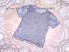 Hezké sametové tričko stříbrno-šedé barvičky s krátkými rukávy.Moc příjemné. 
Délka 63cm
Šířka 51cm