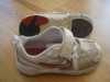 Prodám bílé boty Nike, vel. 25 na suchý zip. Velmi zachovalé. Původní cena 1090 Kč, nyní za 280 Kč. Kontakt: eva.stanova@seznam.cz
