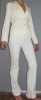 Bílý dámský kalhotový kostým značky MEXX , velikost 38 ( délka rukávu je 62 cm , vnitřní  délka nohavic od rozkroku je 83 cm ).  Nový,  nenošený ( dva roky ležel ve skříni ).  Cena je 700,- CZK + poštovné.