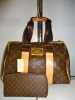 Prodám kabelku Louis Vuitton s klasickým monogramem a k ní peněženku jako dárek zdarma.