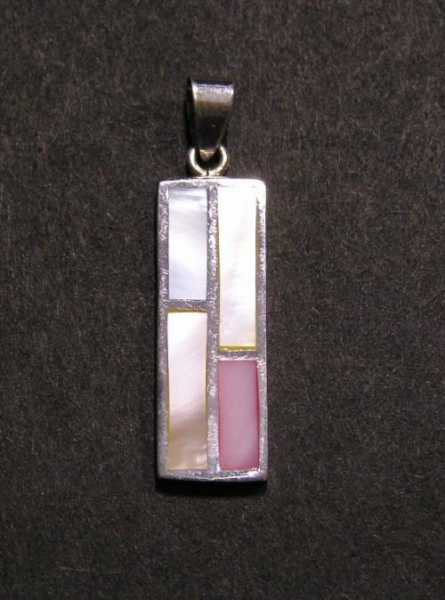 Verikální obdélník s barvenou perletí - stříbrný přívěsek